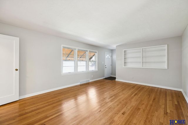 1040 N 66th Street, Lincoln, NE 68505