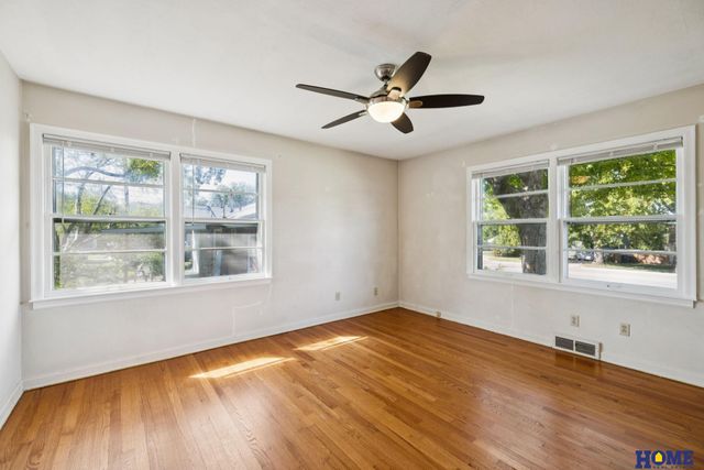 1040 N 66th Street, Lincoln, NE 68505