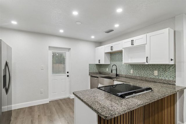 803 S CASTLE COURT, Tampa, FL 33612