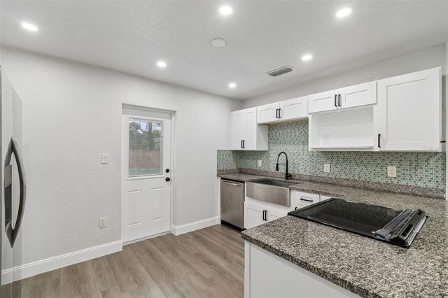 803 S CASTLE COURT, Tampa, FL 33612
