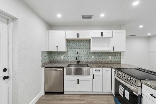 803 S CASTLE COURT, Tampa, FL 33612