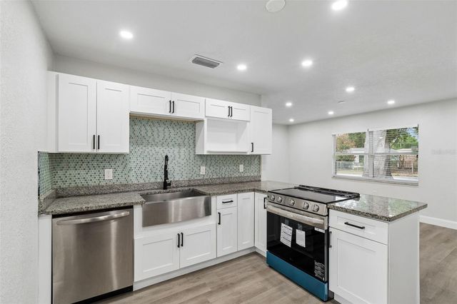 803 S CASTLE COURT, Tampa, FL 33612