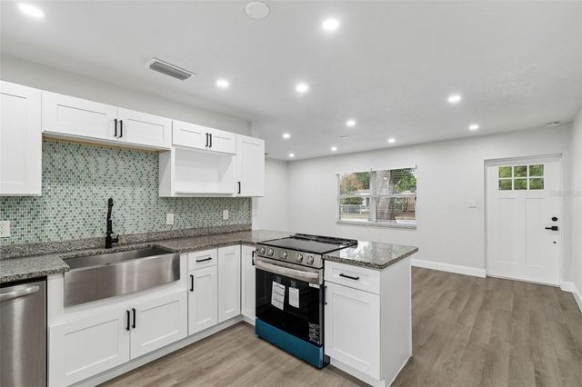 803 S CASTLE COURT, Tampa, FL 33612