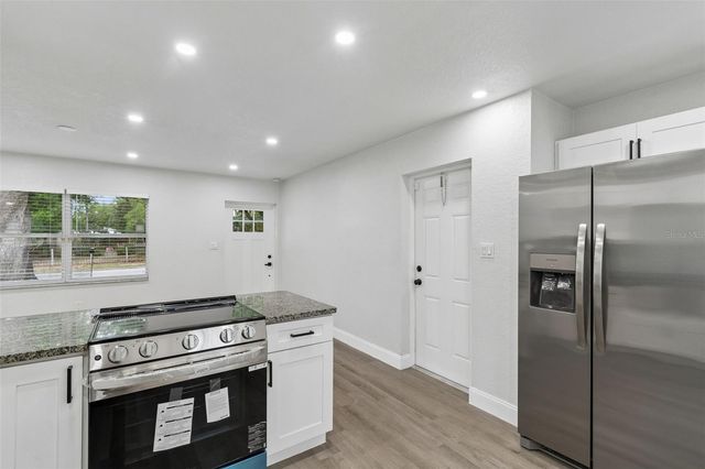 803 S CASTLE COURT, Tampa, FL 33612