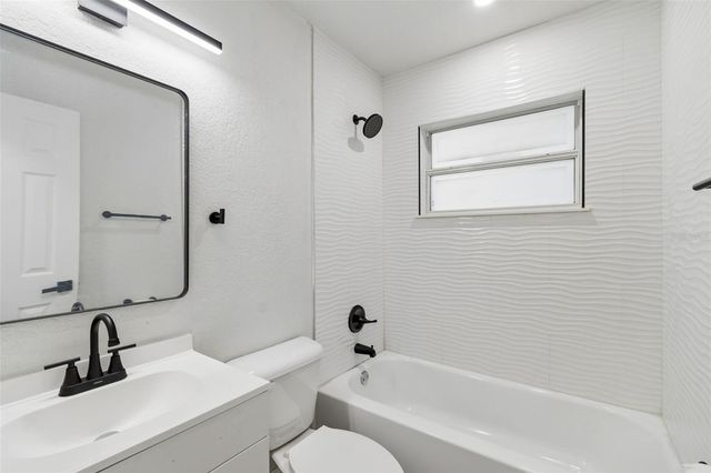 803 S CASTLE COURT, Tampa, FL 33612