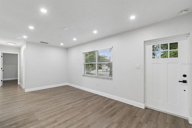 803 S CASTLE COURT, Tampa, FL 33612