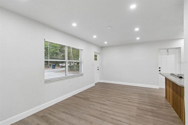803 S CASTLE COURT, Tampa, FL 33612