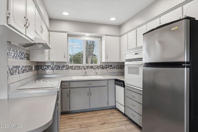 5422 E UNIVERSITY Drive, Mesa, AZ 85205