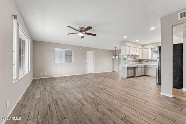 5422 E UNIVERSITY Drive, Mesa, AZ 85205