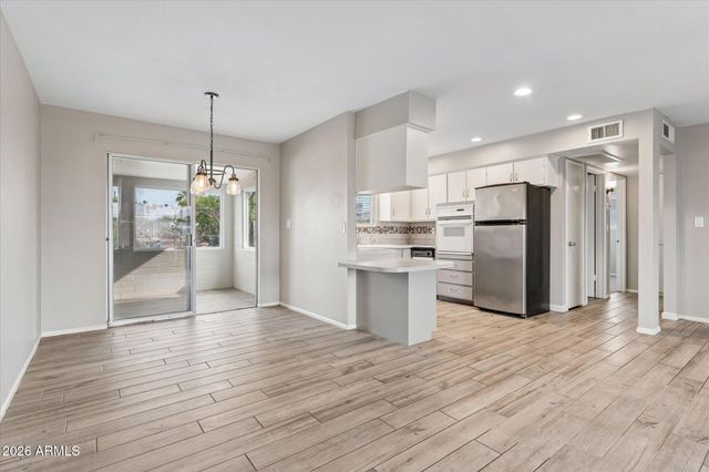 5422 E UNIVERSITY Drive, Mesa, AZ 85205