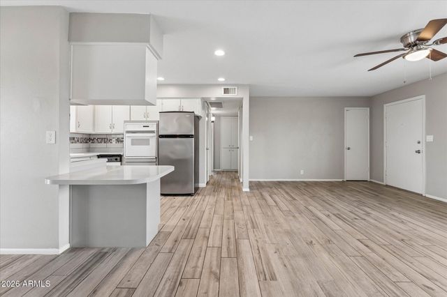 5422 E UNIVERSITY Drive, Mesa, AZ 85205