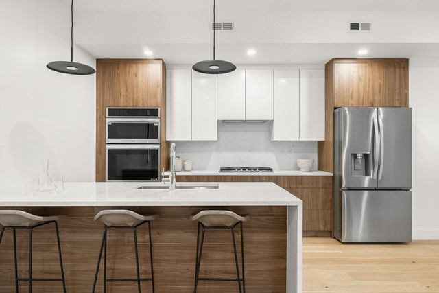 47 Condor 203A, Boston, MA 02128