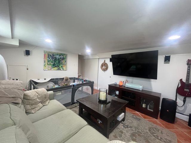 33 Bancroft St 33, Watertown, ME 04272