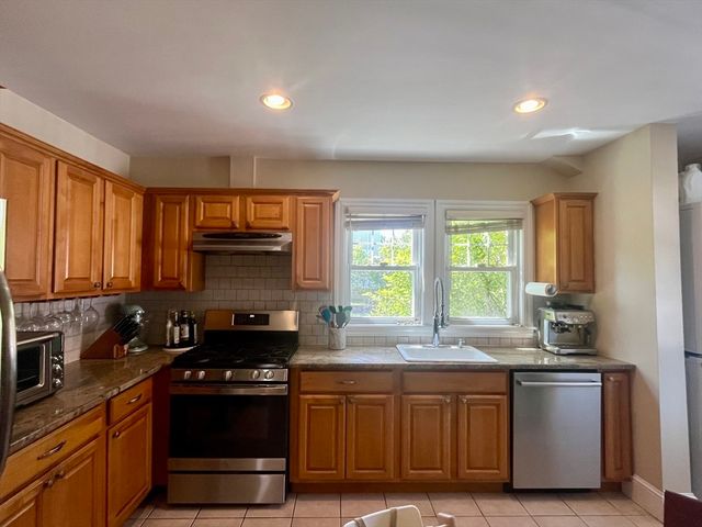 33 Bancroft St 33, Watertown, ME 04272