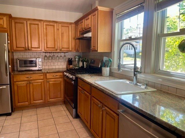 33 Bancroft St 33, Watertown, ME 04272