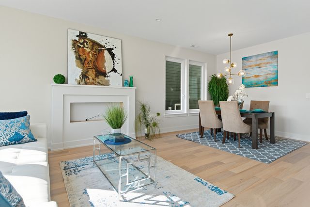 5254 W Newport Avenue, Chicago, IL 60641