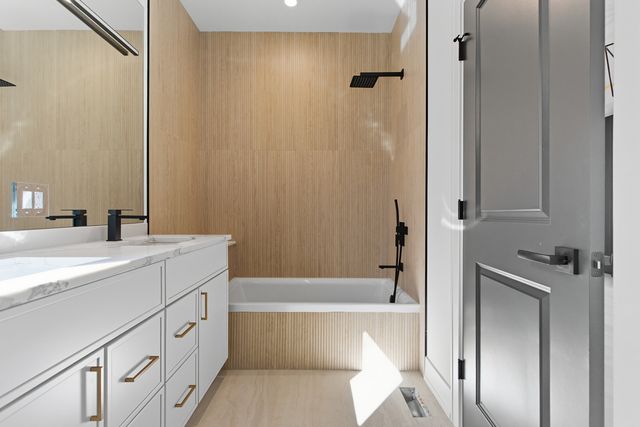 5254 W Newport Avenue, Chicago, IL 60641