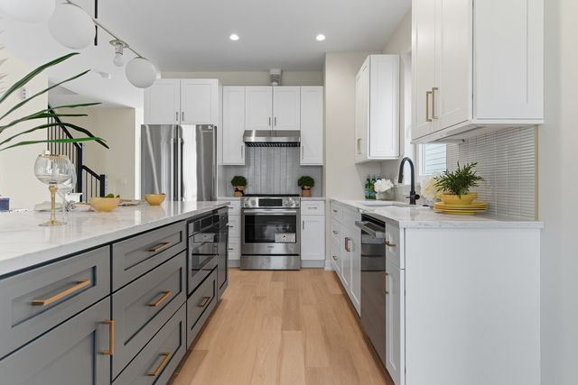 5254 W Newport Avenue, Chicago, IL 60641