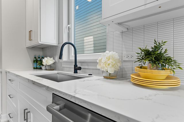 5254 W Newport Avenue, Chicago, IL 60641