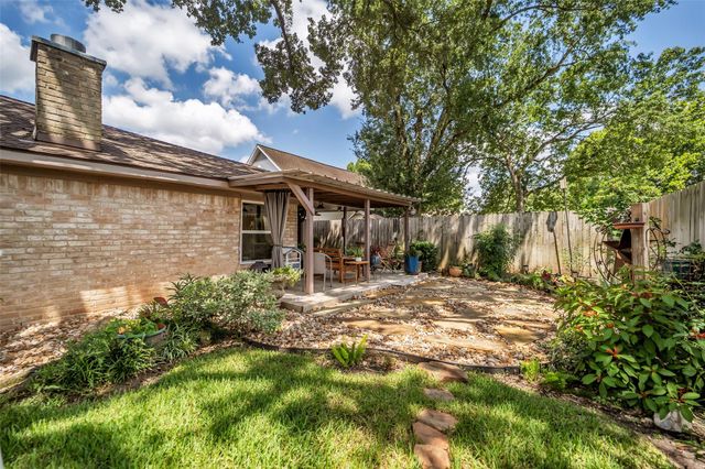 16222 Green Shade Drive, Houston, TX 77090