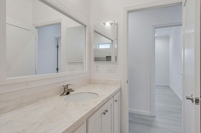 238 Chateau La Salle Drive 238, San Jose, CA 95111