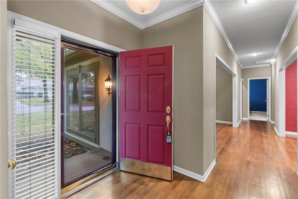 12710 Cambridge Lane, Leawood, KS 66209