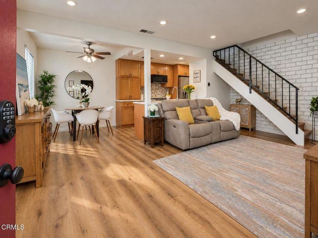 1102 W Calle Del Sol 3, Azusa, CA 91702