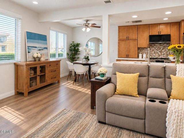 1102 W Calle Del Sol 3, Azusa, CA 91702