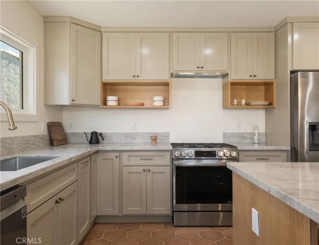 2014 W 84th Street, Los Angeles, CA 90047