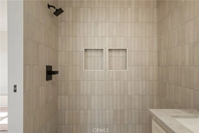 2014 W 84th Street, Los Angeles, CA 90047