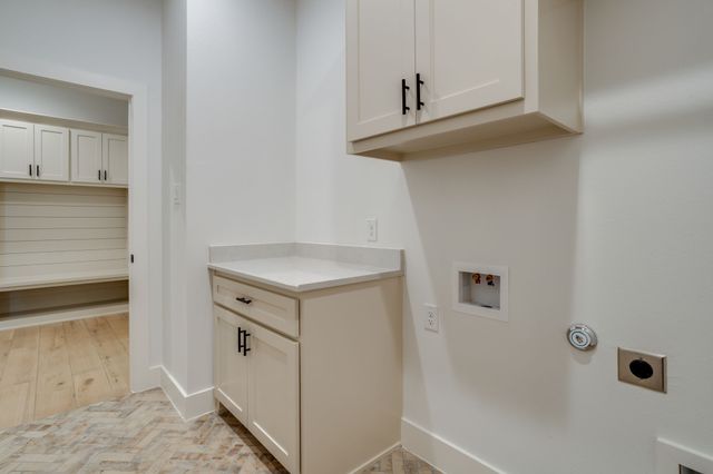 915 Boston Lane, River Oaks, TX 76114