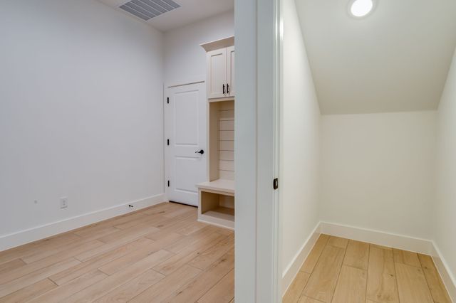 915 Boston Lane, River Oaks, TX 76114