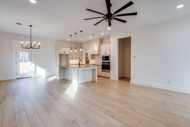 915 Boston Lane, River Oaks, TX 76114