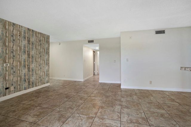 7640 Westwood Drive 411, Tamarac, FL 33321