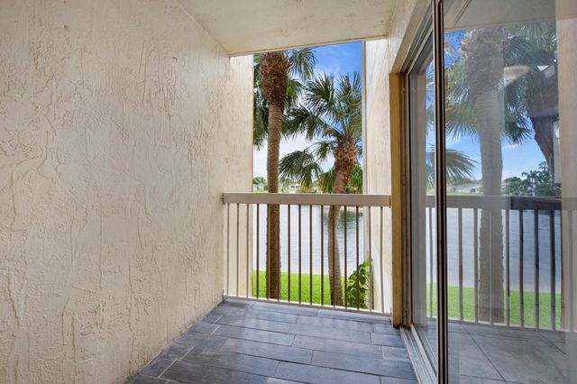 7640 Westwood Drive 411, Tamarac, FL 33321