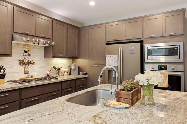 2708 Chardonnay Ln, Lodi, CA 95242