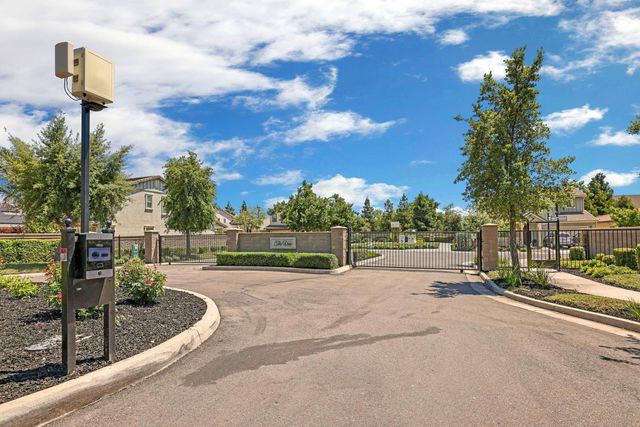 2708 Chardonnay Ln, Lodi, CA 95242