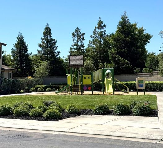 2708 Chardonnay Ln, Lodi, CA 95242