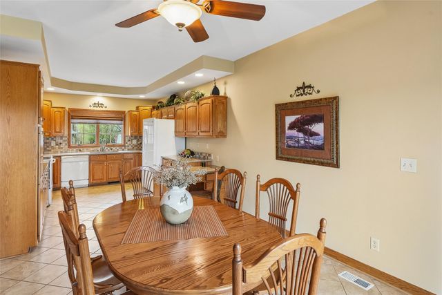 512 E 28th Street S, Newton, IA 50208