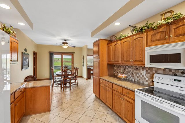 512 E 28th Street S, Newton, IA 50208