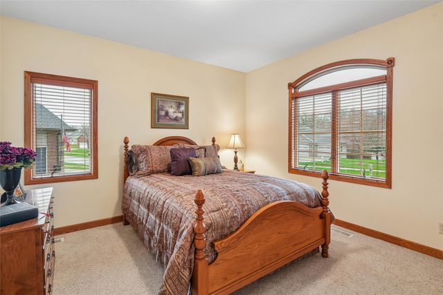 512 E 28th Street S, Newton, IA 50208