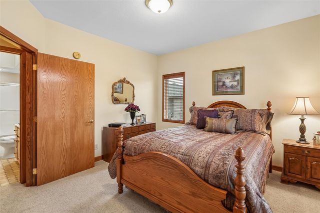 512 E 28th Street S, Newton, IA 50208