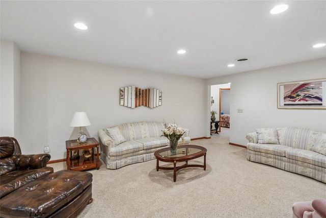 512 E 28th Street S, Newton, IA 50208