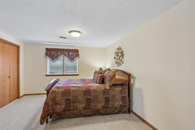 512 E 28th Street S, Newton, IA 50208