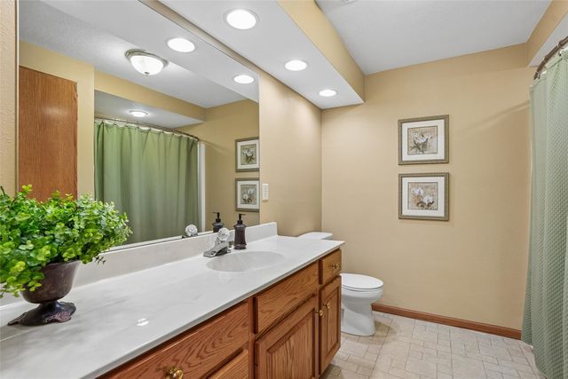 512 E 28th Street S, Newton, IA 50208