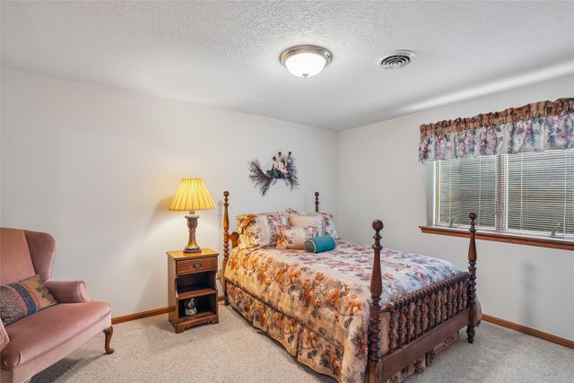 512 E 28th Street S, Newton, IA 50208