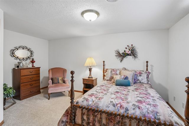 512 E 28th Street S, Newton, IA 50208