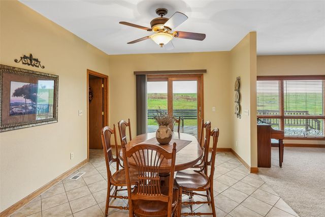 512 E 28th Street S, Newton, IA 50208