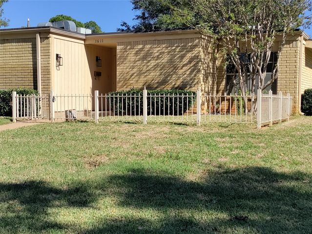 1611 Cindy Court, Arlington, TX 76012