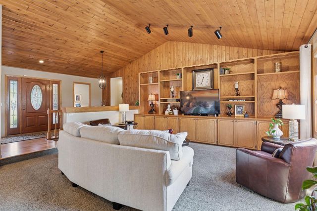 4838 Crown Lane, Woodbury, MN 55129